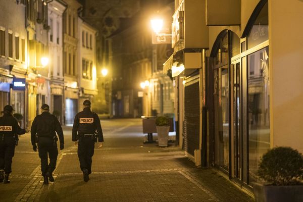 Illustration. Des patrouilles de police ou de gendarmerie peuvent surveiller les commerces et locaux d'entreprises pendant le confinement lié au coronavirus Covid-19.