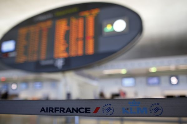 2.000 personnes ont été évacuées ce samedi après-midi du terminal 2F de l'aéroport de Roissy après qu'une personne a franchi les portes anti-retour en sens inverse.