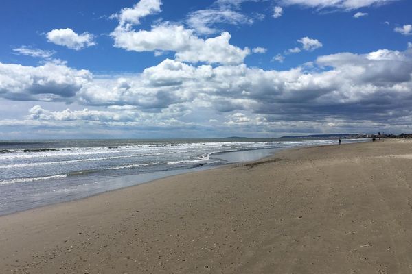 La plage du Grand Travers est située sur la commune de La Grande-Motte dans l'Hérault.