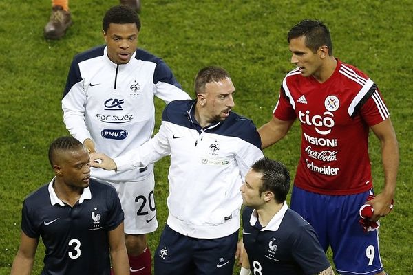 Franck Ribéry, au centre, à la fin du match France-Paraguay du 1er juin. 