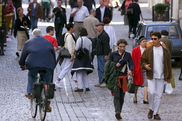 À Nantes les piétons se sentent globalement en sécurité mais il existe de nombreux conflits d'usage de la voie publique avec les voitures et les vélos