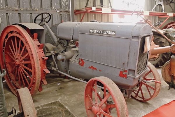 Plus de 38 marques de tracteurs sont exposées dans le musée du machinisme agricole à la Ferté-Milon.