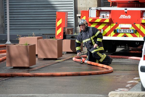 Sapeur-pompier de la Loire en intervention à Saint-Etienne. Image d'illustration.