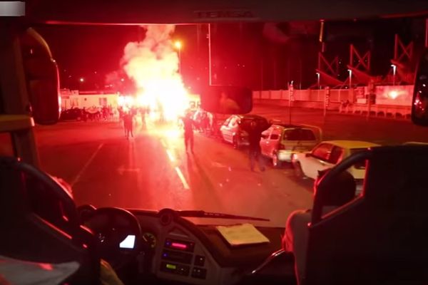 De nombreux fumigènes ont été allumés pour fêter le retour des joueurs.