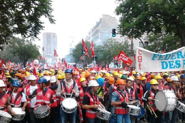 Des manifestants contre le projet de loi Travail, jeudi 14 juin 2016 à Paris. 