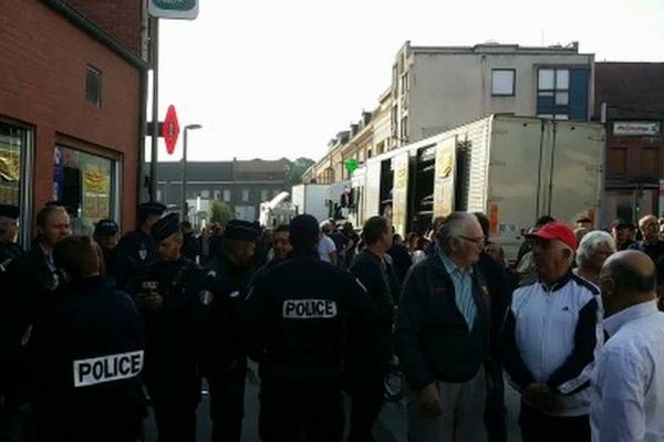 Les forains ont envahi le centre-ville d'Aniche ce jeudi.