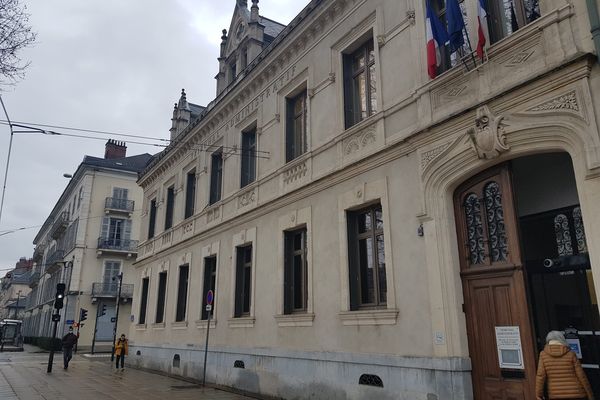 Le tribunal administratif de Grenoble a rejeté la requête d'une association qui demandait l'ouverture d'une école musulmane à Bourgoin-Jallieu (Isère).