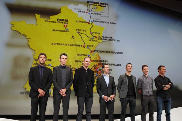 Thibault Pinot, Romain Bardet, Christopher Froome, Richie Porte, Julian Alaphilippe, Adam Yates et Thomas Voeckler lors de la présentation du parcours du Tour de France 2017 à Paris.