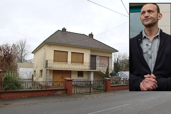 La maison de Gonnehem dans laquelle vivaient Antoine et sa famille. En médaillon, Marc Demeulemeester.