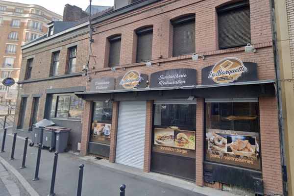 Derrière les volets fermés de cette boulangerie de Roubaix avait été installé un bar à chicha et une salle de jeux clandestine.