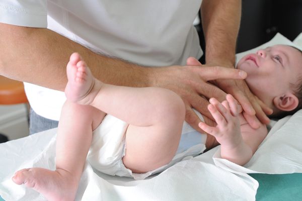 Avec l'arrivée de l'hiver, les bronchiolites se multiplient chez les nourrissons. Les kiésithérapeutes se mobilisent donc les week-ends et jours fériés depuis la mi-novembre pour soulager les bébés.