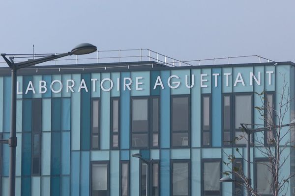 Aguettant, laboratoire pharmaceutique centenaire, va développer ses capacités de production à Lyon et en Ardèche, avec le soutien de l'Etat dans le care du plan France Relance.