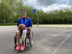 Eva David est joueuse de basket fauteuil en équipe de France