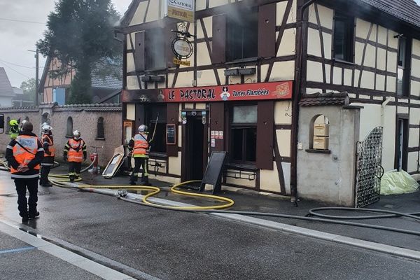 A deux jours de la réouverture des restaurants, Le Pastoral, enseigne emblématique de Huttenheim, a été ravagé par un incendie dans la nuit du 16 mai 2021.