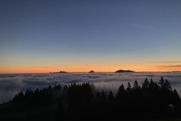 Au lever du soleil depuis le Mont d'Or.