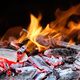 Après un bon feu de bois, les cendres peuvent être utiles dans la maison ou dans le potager.