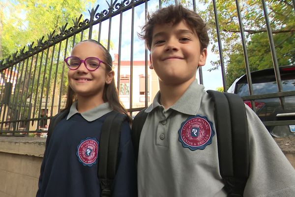 Les élèves de l'école Crozon à Roanne expérimente la tenue unique pour cette rentrée.