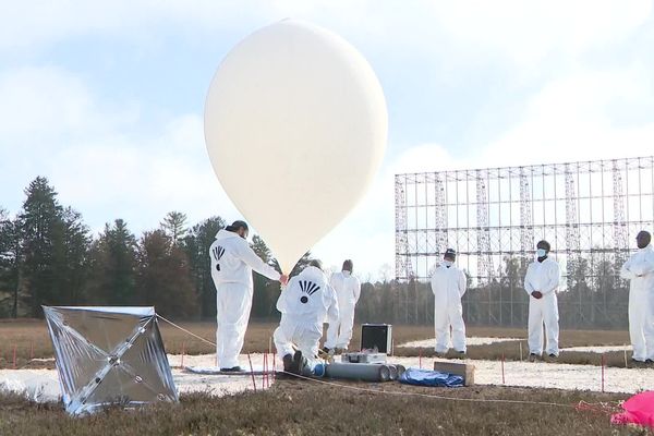 Plusieurs détenus de Fleury-Mérogis étaient à Nançay pour le lancement de leur sonde stratosphérique.