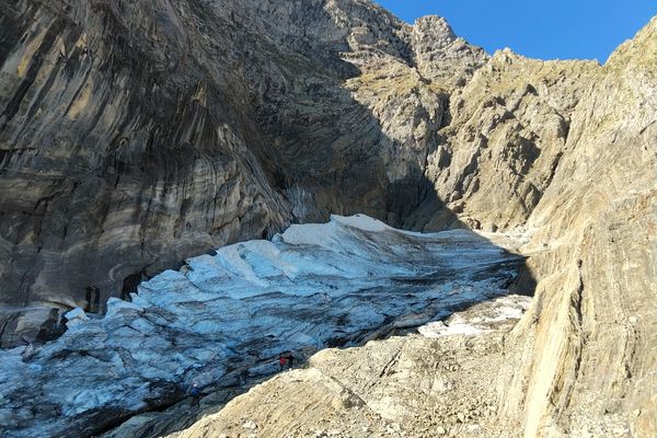 Le glacier d'Arcouzan, dans les Pyrénées Ariégeoises, est amené à disparaître.