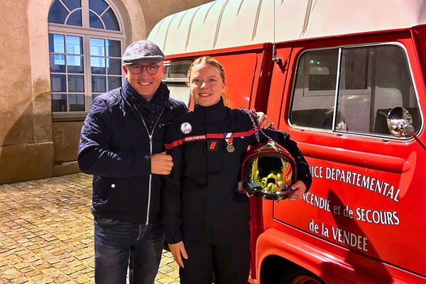 Inès Jouanneau et son père à la cérémonie de la Sainte-Barbe