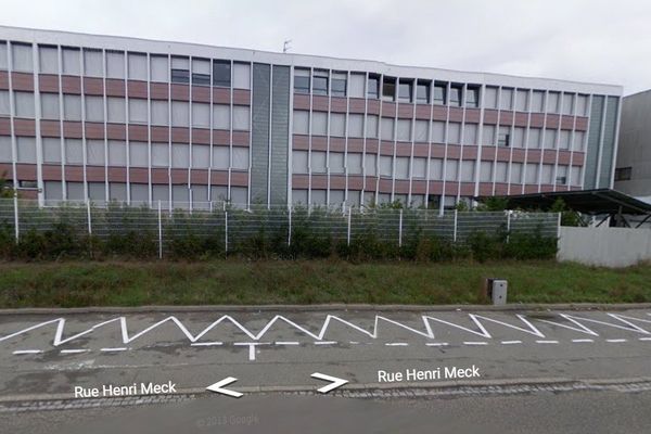 Les bâtiments du lycée le long de la rue Henri Meck à Molsheim. Image : google street