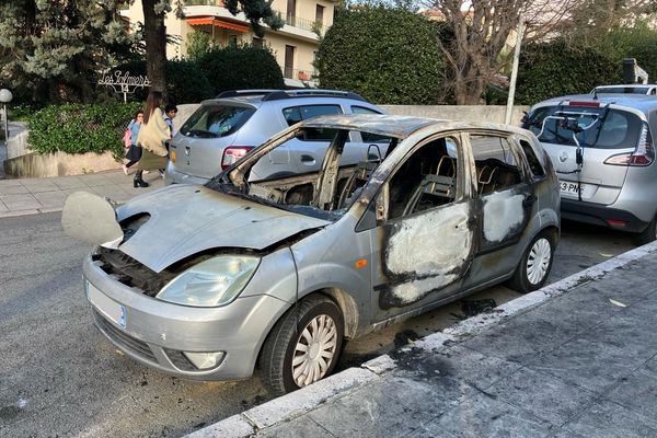 Le quartier de Cimiez a vu plusieurs voitures calcinées ces derniers jours. Six véhicules ont été incendiés depuis le début du mois de mars.