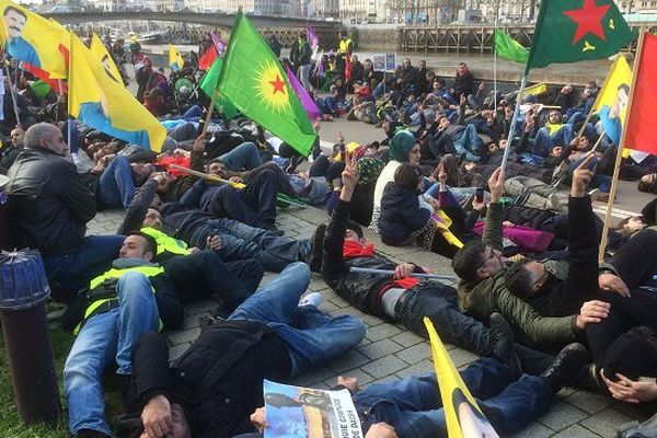 Environ 150 manifestants kurdes à proximité du consulat de Turquie à Nantes