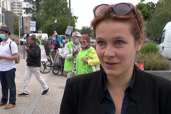 Léonore Moncond'huy, maire de Poitiers, demande un moratoire sur la 5G.