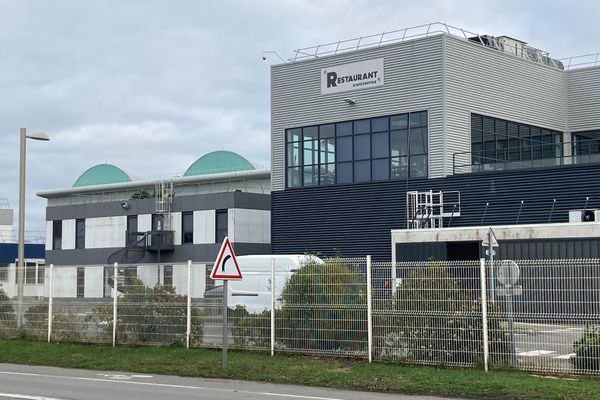 le restaurant d'entreprise du CSE de Airbus-Atlantique à Montoir-de-Bretagne près de Saint-Nazaire le 22 décembre 2023