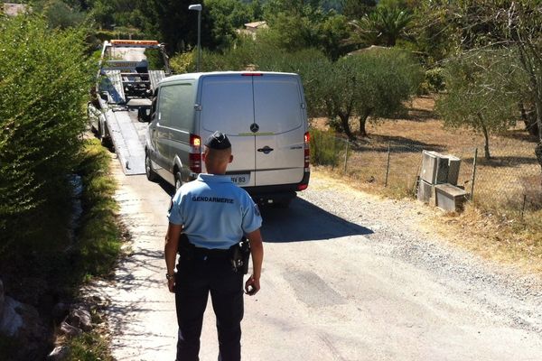 C'est dans ce camion frigorifique qu'un enfant a été retrouvé mort le 4 septembre 2013 à Bagnols-en-Forêt (Var)