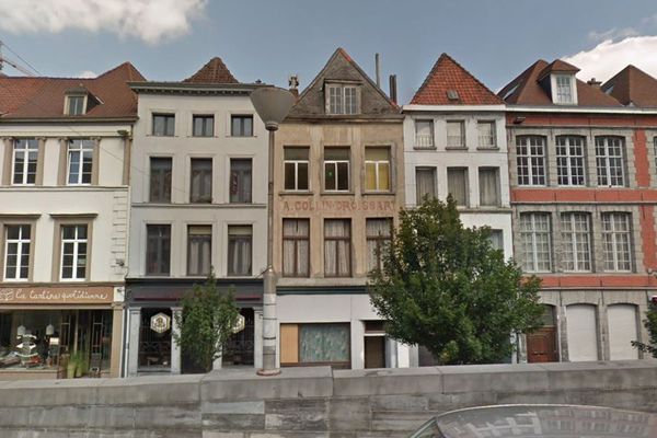 L'homme est tombé du deuxième étage d’un immeuble de la rue des Puits-l’Eau, à Tournai.