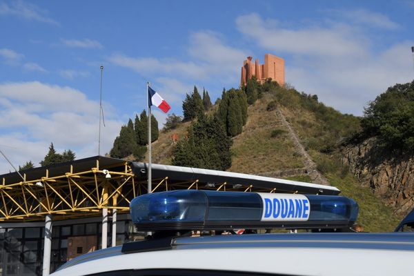 Un véhicule des douanes au Perthus, à la frontière avec l'Espagne - Photo d'illustration.