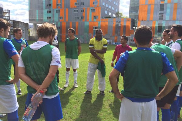 "Le sorcier" Japhet N'Doram et les joueurs.