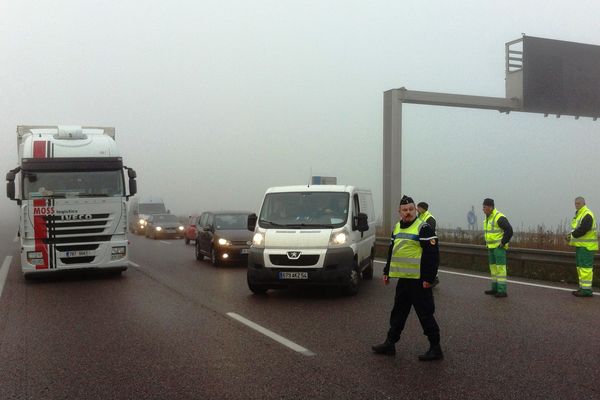 L'autoroute A4 a été coupée près de Metz (57) dans le sens Paris-Strasbourg suite à un carambolage provoqué par cinq accidents dus au brouillard.