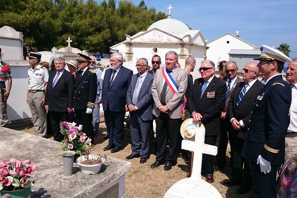 Jean-Marc Todeschini, Secrétaire d'Etat aux Anciens combattants (5ème en partant de la gauche), le 15 juillet à Saint-Florent