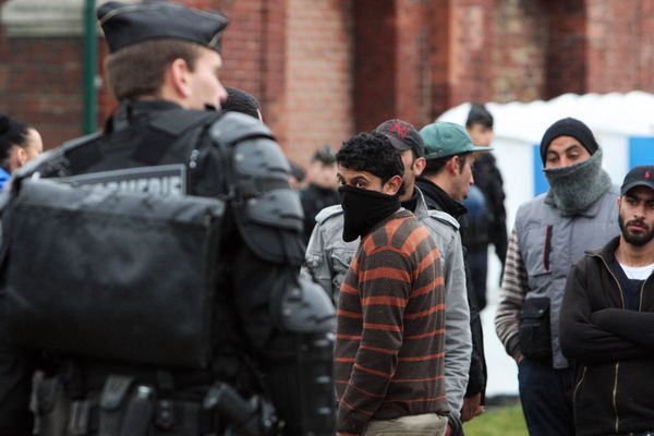 L'évacuation d'un camp de migrants, fin mai, à Calais.