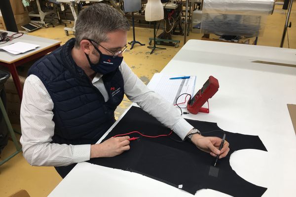 L'entreprise Mulliez-Flory à Sèvremoine en Maine-et-Loire fabrique des t-shirts intelligents et connectés