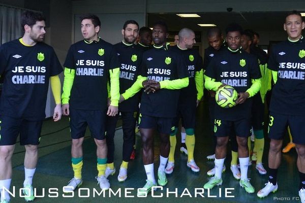 Tous Charlie, les joueurs du FC Nantes ont enfilé leur plus beau maillot à l'entraînement avant d'affronter Metz à la Beaujoire