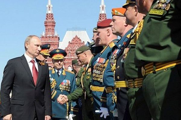 Vladimir Poutine sur la Place rouge à Moscou, le 9 mai 2014