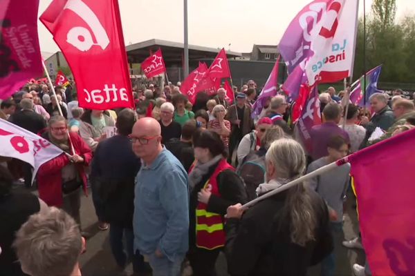 Entre 1500 et 2000 personnes pour défendre l'hôpital public et un service de santé de qualité dans les Côtes-d'Armor.