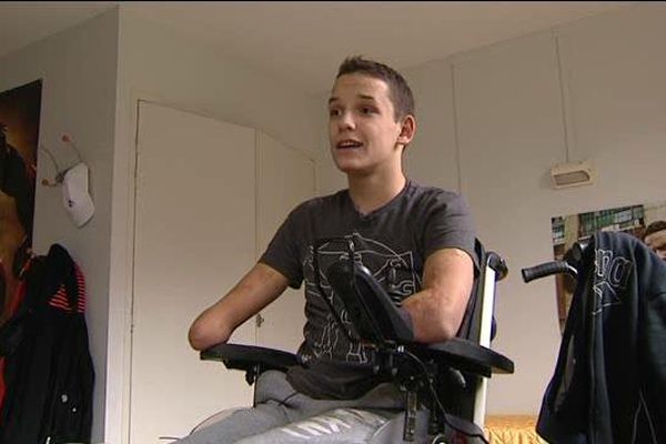 Nager, malgré son handicap, c'est la voie qu'a choisi Théo Curin. L'adolescent souhaite atteindre le plus haut niveau.