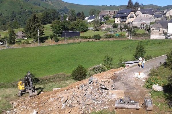 Le début des travaux de la RD 7 à Gazost, dans le hameau d'Aranou