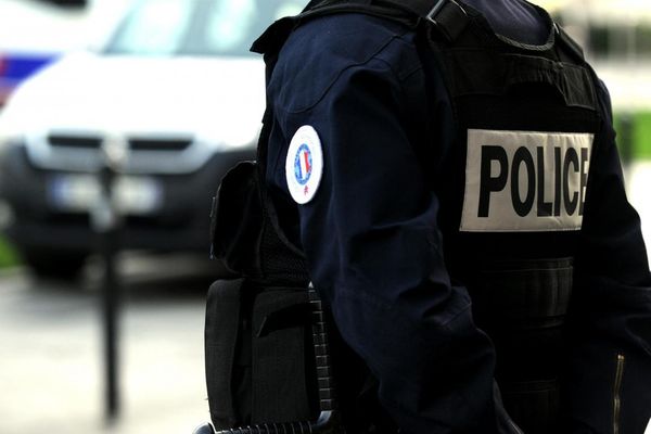 Un policier en uniforme. Photo AFP