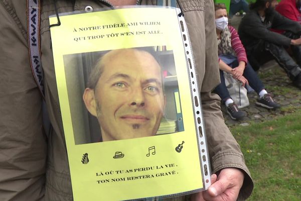 Photo de Wilhem Houssin brandie lors de la marche "en couleurs" organisée après son décès