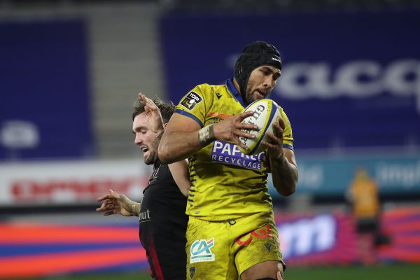 Le joueur de l'ASM Clermont Auvergne Sébastien Vahaamahina, blessé, ne pourra pas terminer la saison. 