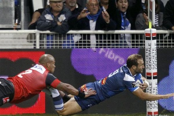 L'essai contre Oyonnax du demi de mêlée de Castres Julien Seron