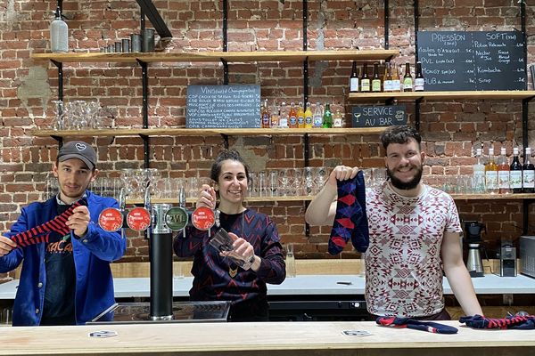 Victor, Sacha et Alexandre gérants de l'atelier-bar Les Trois Tricoteurs installé à Roubaix.