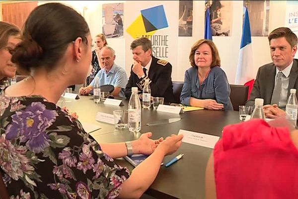 Nathalie Loiseau, ministre chargée des Affaires européennes anime une consultation citoyenne à Nancy