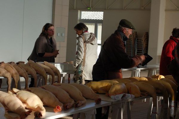 En temps normal, les marchés au gras du Sud-Ouest sont bien achalandés et très fréquentés par les amateurs de bonne chère.