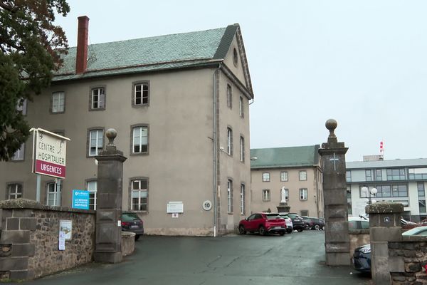 L’hôpital de Saint-Flour fonctionne actuellement au ralenti jusqu'à ce jeudi 14 mars. L'établissement a fermé temporairement trois services.